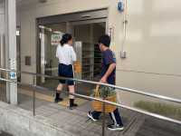 0520アイリスへの野菜配布 (1)