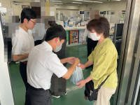 花の配布 (1) 2